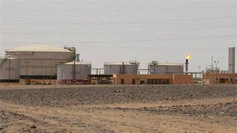 H­a­f­t­e­r­ ­m­i­l­i­s­l­e­r­i­ ­E­l­-­F­i­l­ ­p­e­t­r­o­l­ ­s­a­h­a­s­ı­n­d­a­ ­ü­r­e­t­i­m­i­ ­d­u­r­d­u­r­d­u­